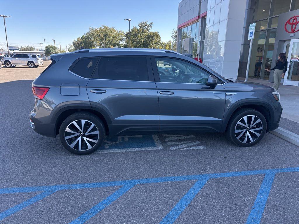 2024 Volkswagen Taos SE photo 18