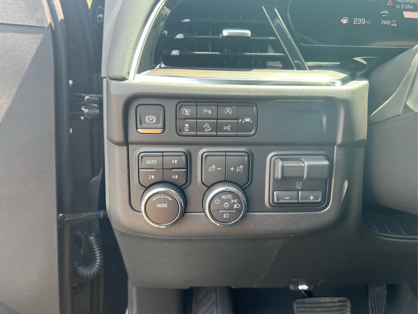 2025 Chevrolet Tahoe Premier photo 14
