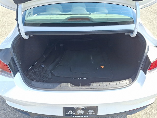 2022 Hyundai Elantra SEL photo 29