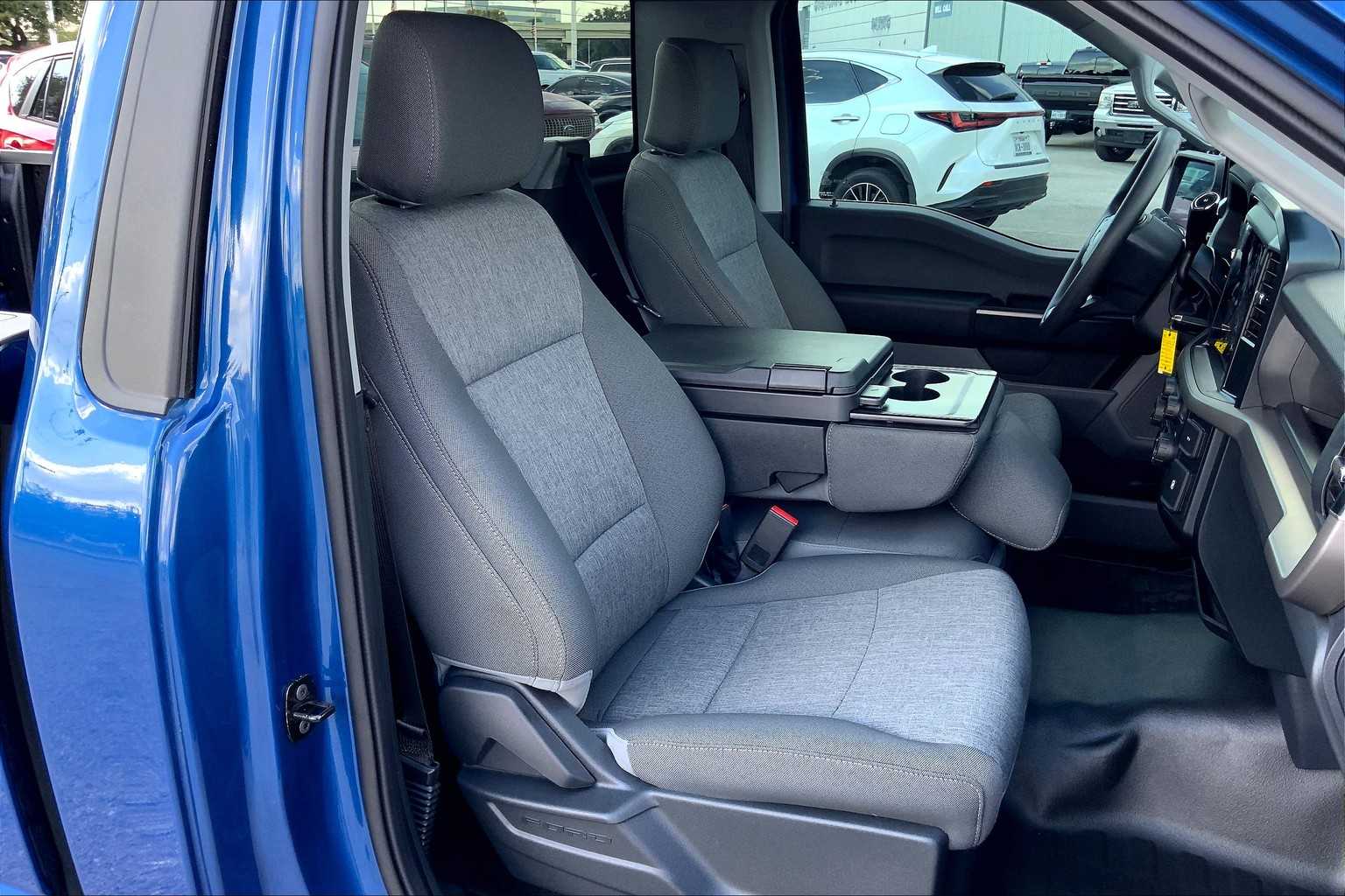 2025 Ford F-150 XL photo 7