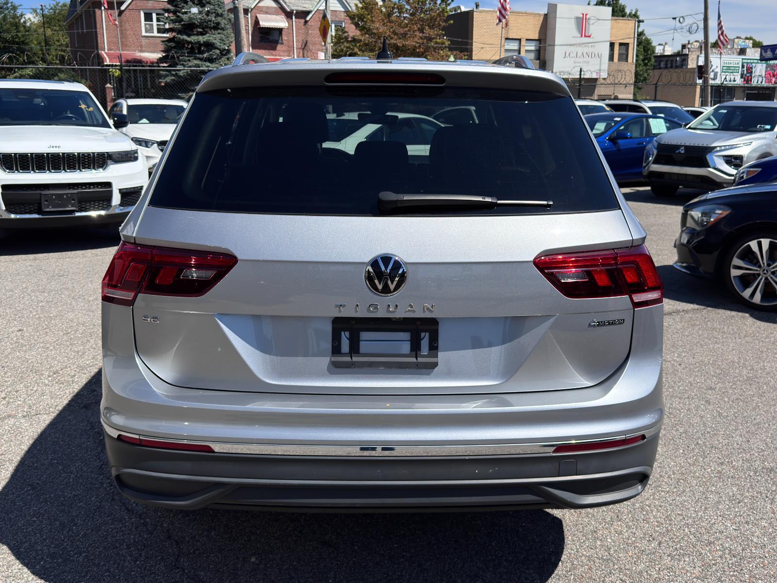 2022 Volkswagen Tiguan SE photo 4