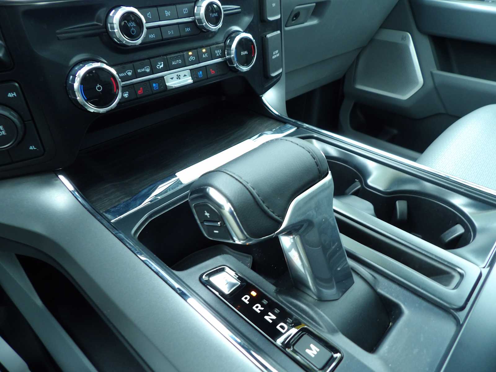 2024 Ford F-150 Lariat photo 25
