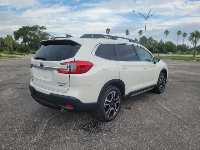 2025 Subaru Ascent Limited photo 4