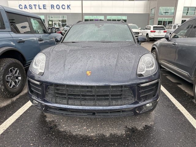 2017 Porsche Macan Base photo 2