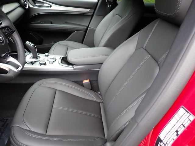 2025 Alfa Romeo Stelvio Sprint Base photo 12