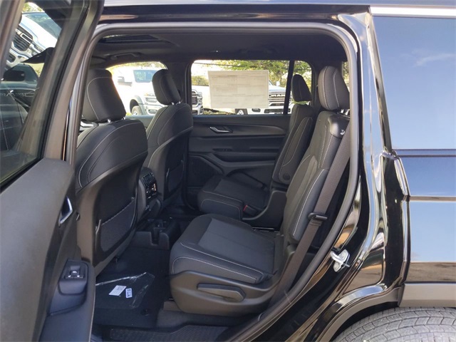 2025 Jeep Grand Cherokee Laredo photo 15