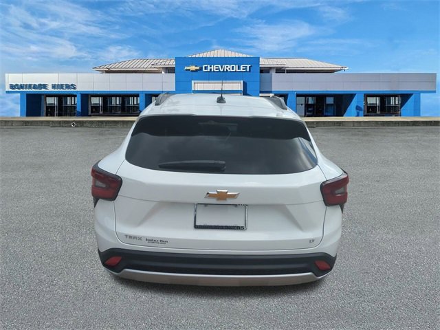 2025 Chevrolet Trax LT photo 4