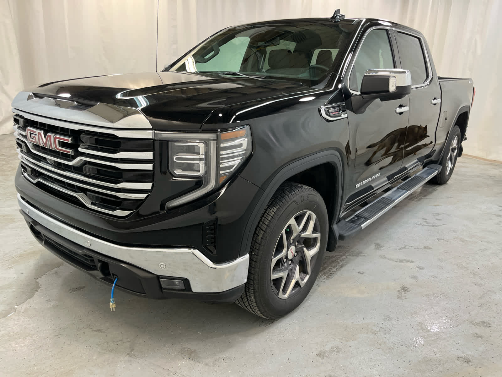 2025 GMC Sierra 1500 SLT's photo