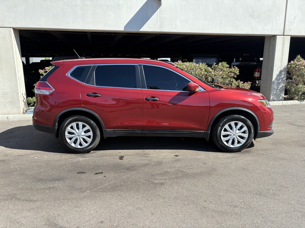 2016 Nissan Rogue S photo 2