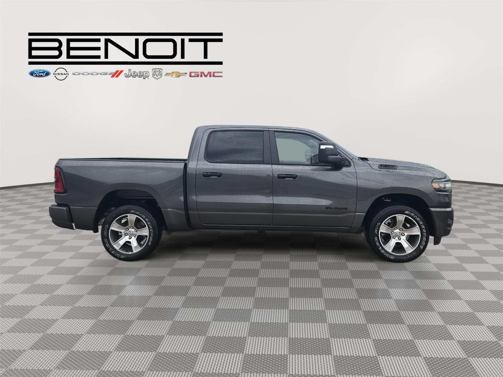2025 Ram 1500 Tradesman photo 2