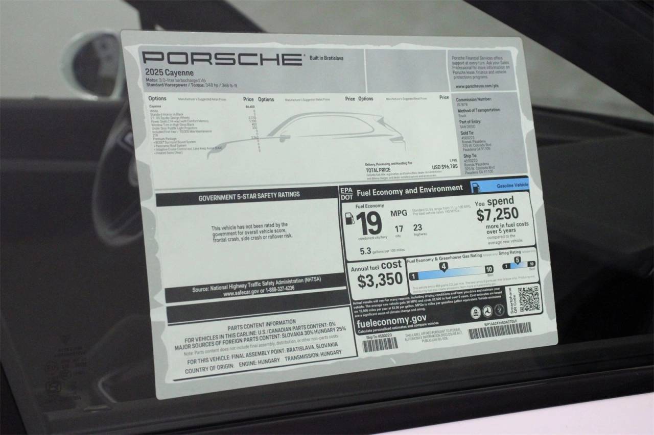 2025 Porsche Cayenne photo 24