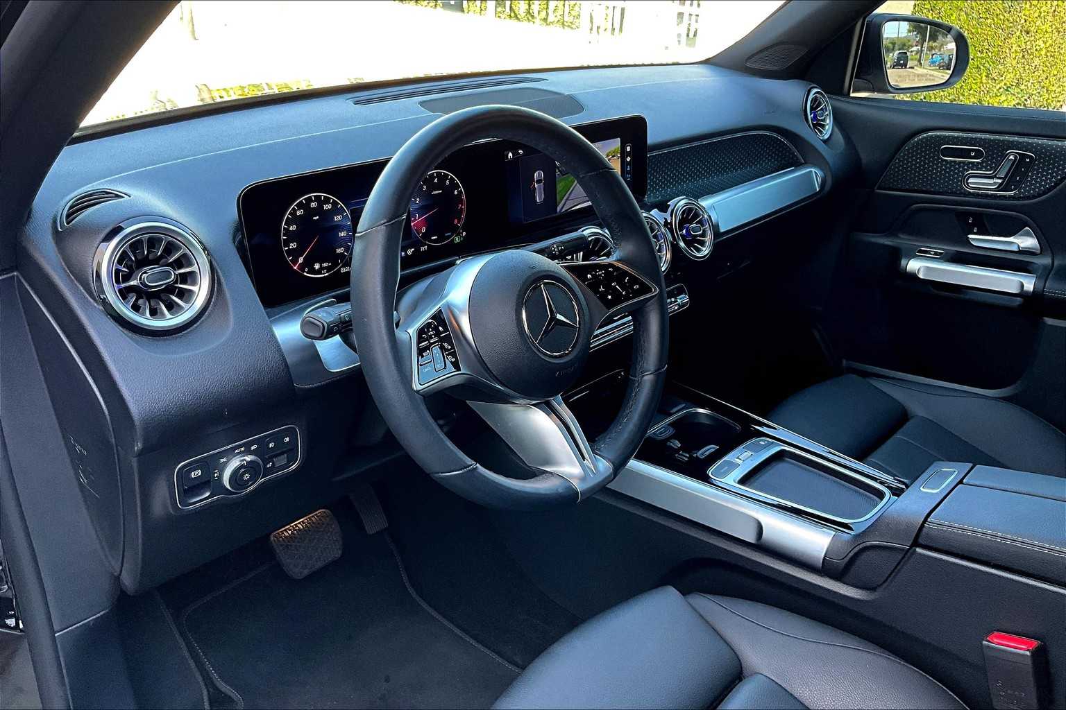 2024 Mercedes Benz GLB 250 photo 17