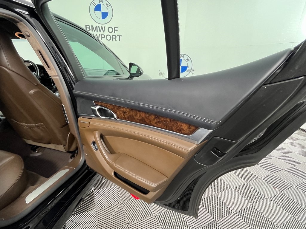 2015 Porsche Panamera Base S photo 20