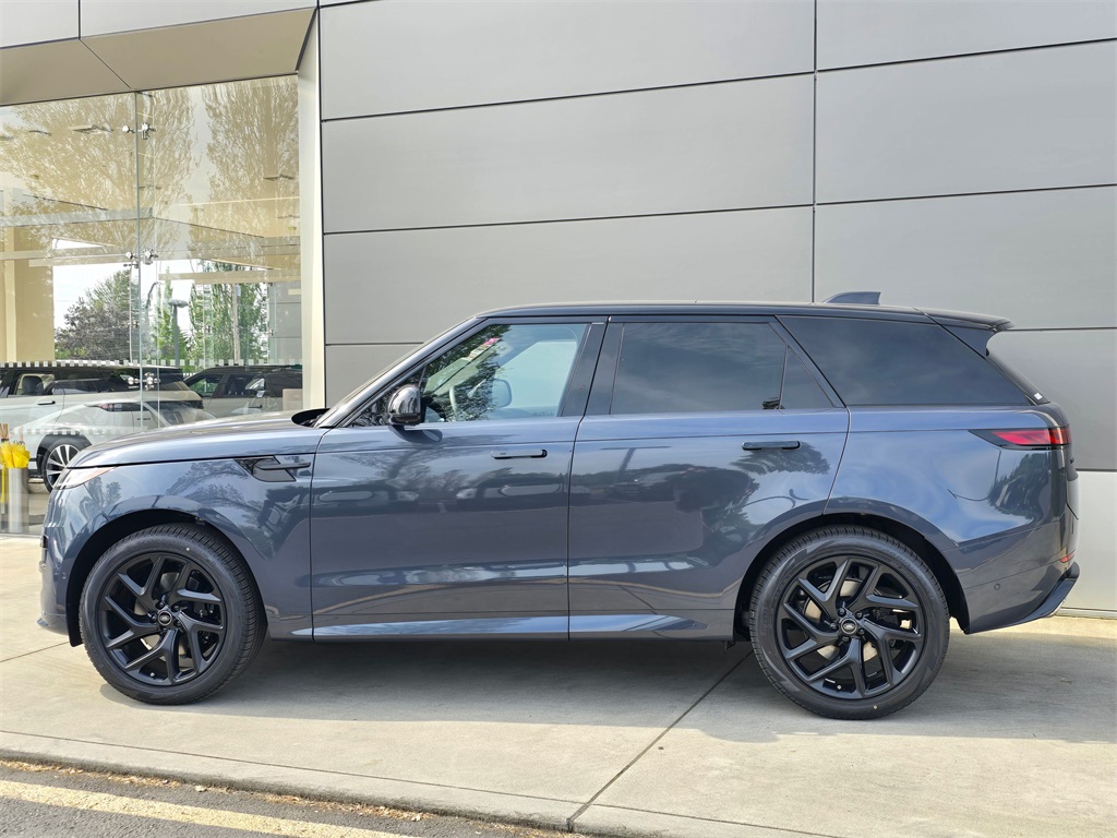 2025 Land Rover Range Rover Sport SE photo 4