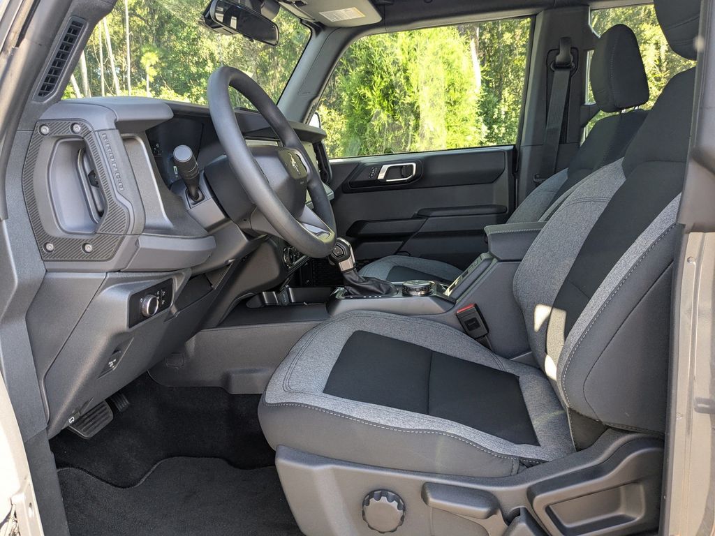 2025 Ford Bronco Base photo 20