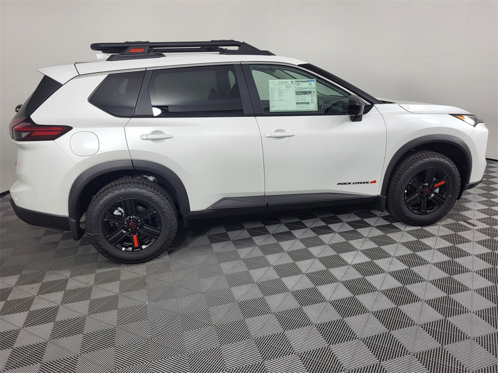 2025 Nissan Rogue SV photo 4