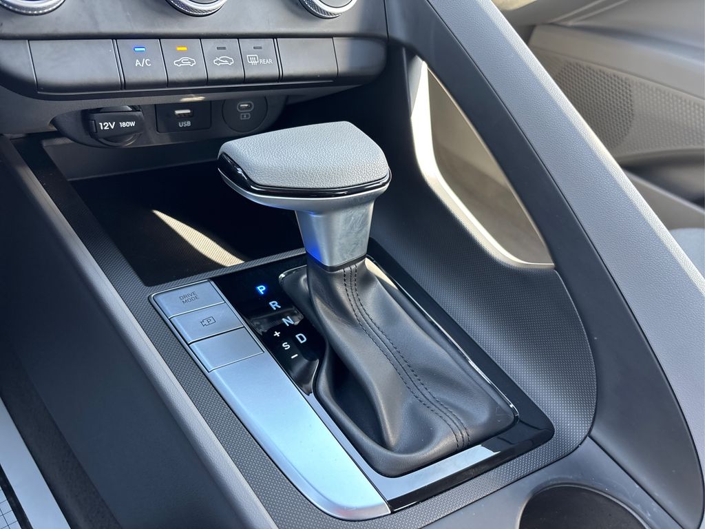 2024 Hyundai Elantra SE photo 25