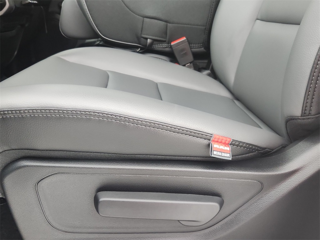 2025 Ram 1500 Tradesman photo 2