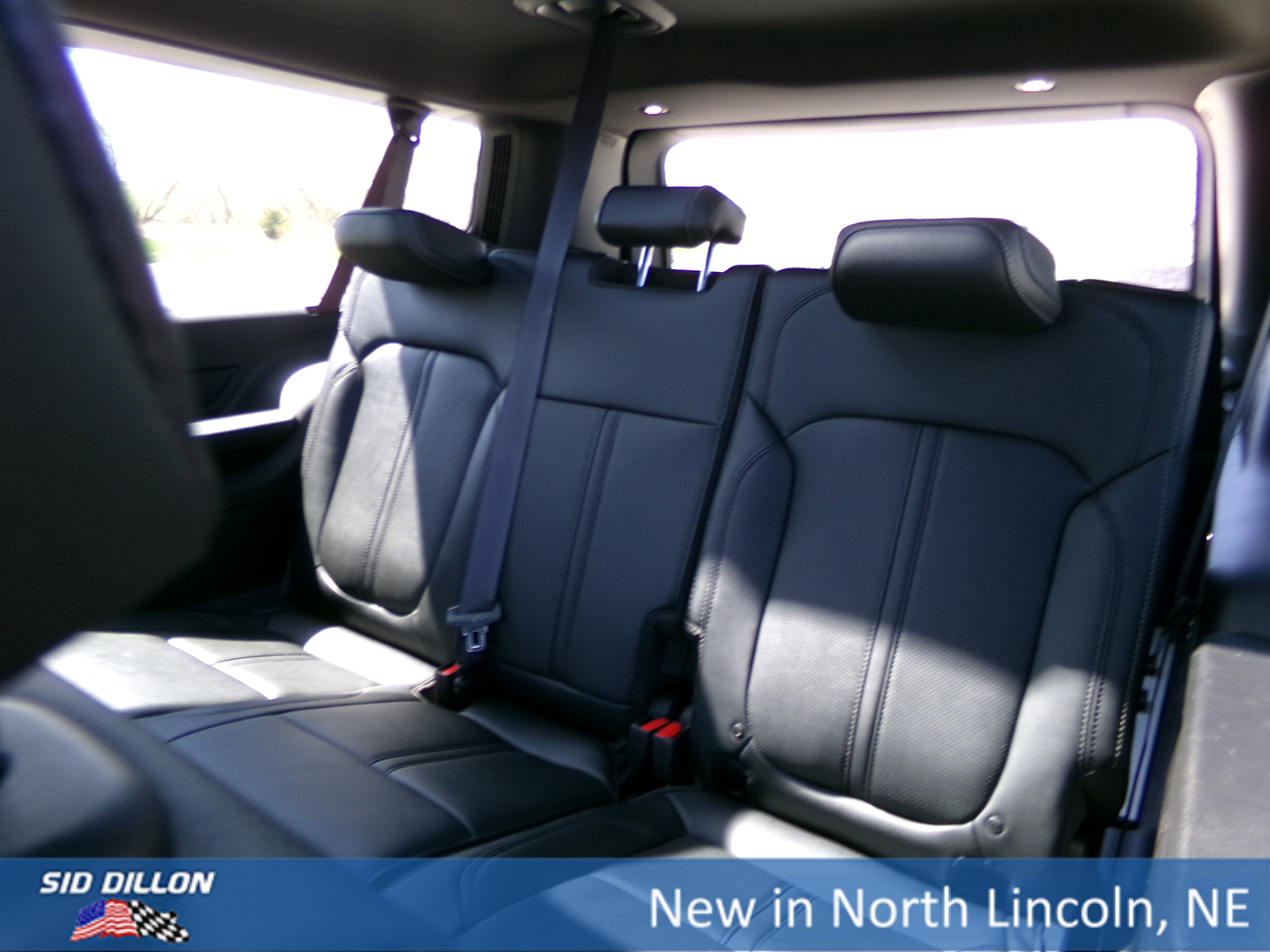 2025 Jeep Wagoneer L Series II Carbide photo 15