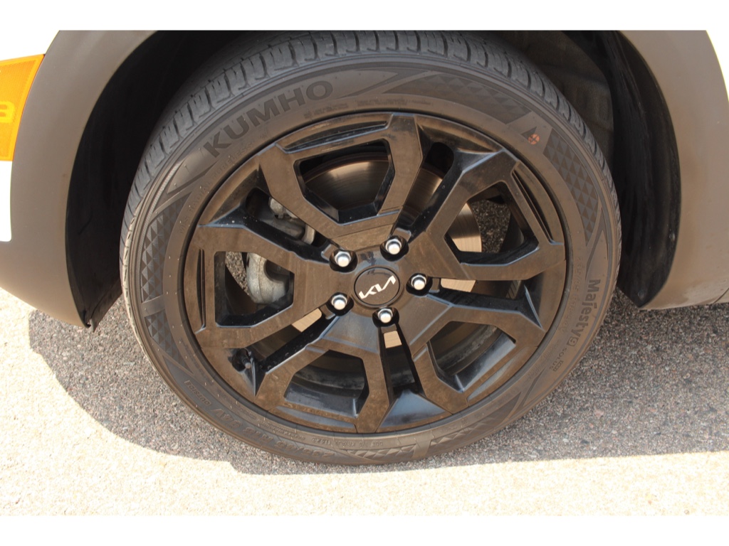2024 Kia Seltos X-Line photo 9
