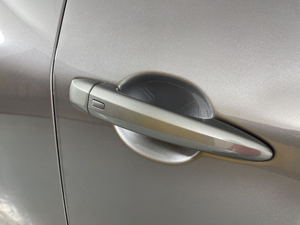 2023 Nissan Rogue SV photo 13