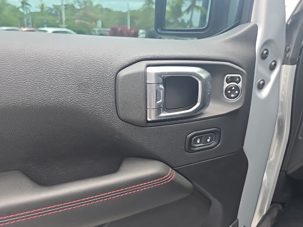 2024 Jeep Wrangler Rubicon X photo 23