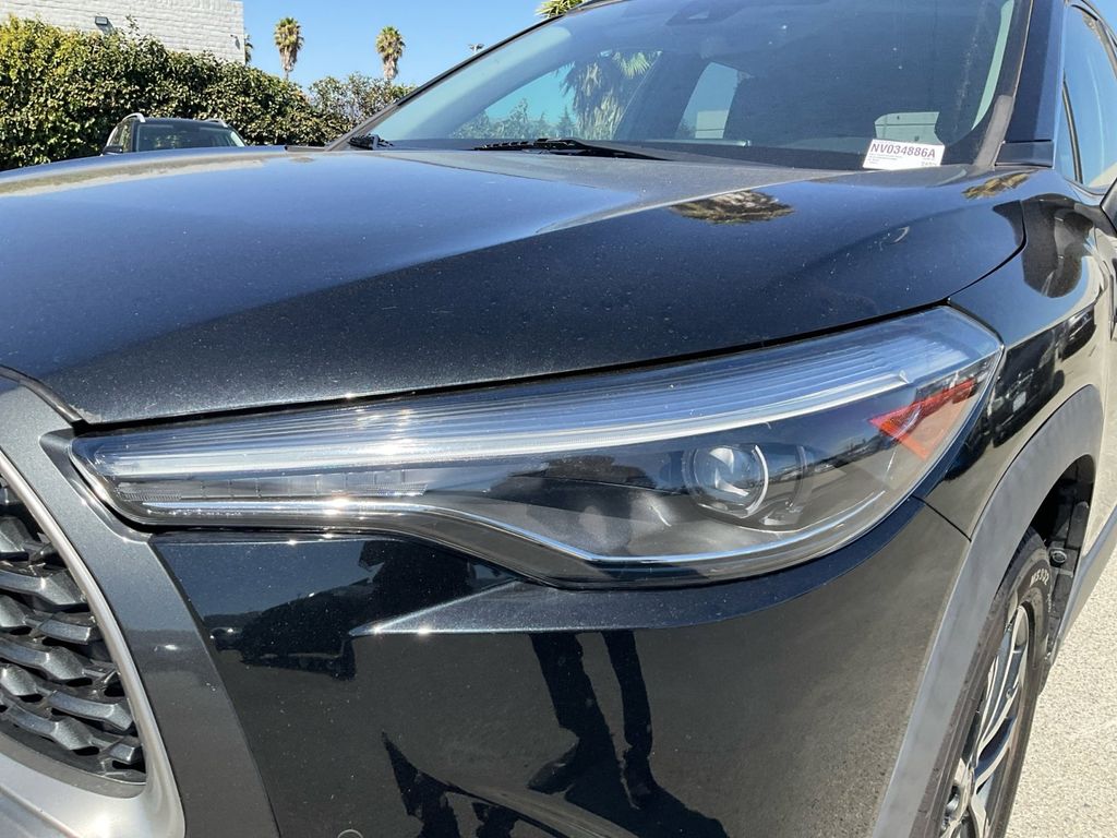 2022 Toyota Corolla Cross XLE photo 28