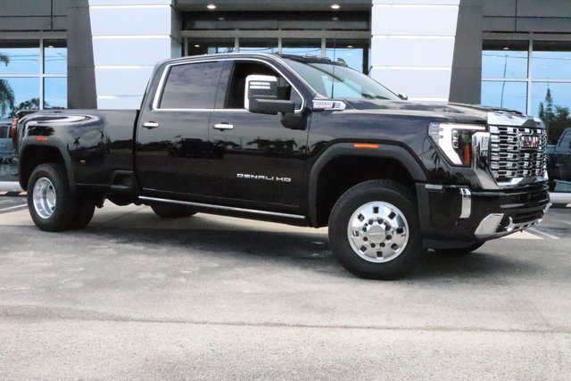 2025 Gmc Sierra 3500 HD Denali photo 2
