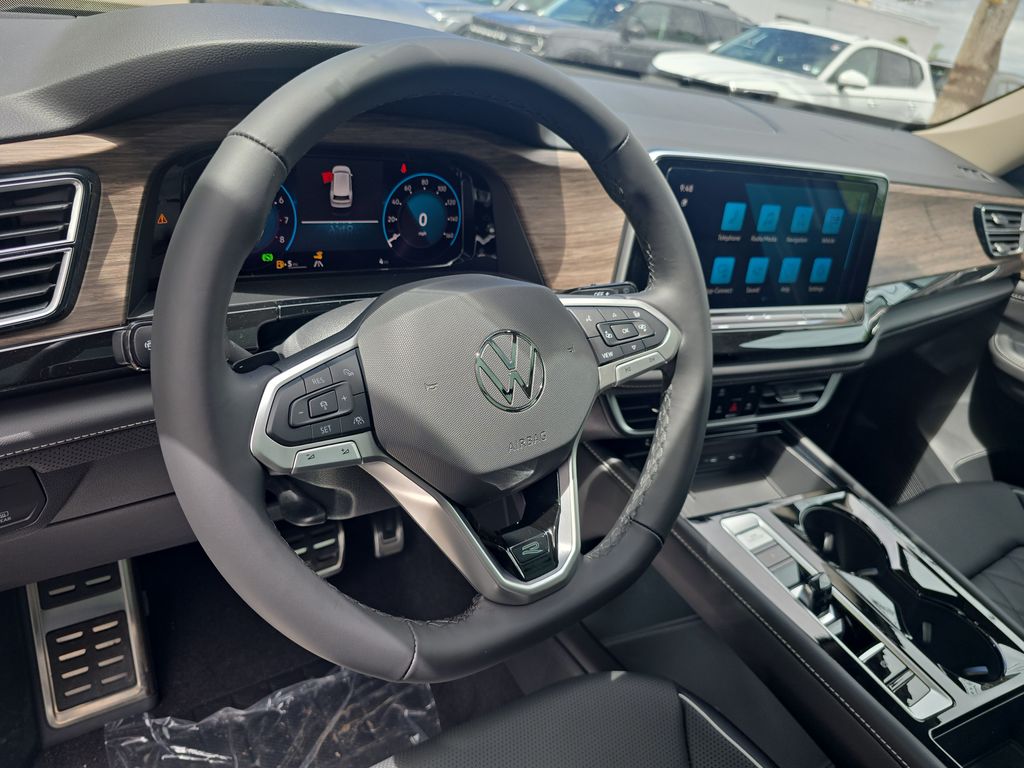 2025 Volkswagen Atlas SEL Premium R-Line photo 6