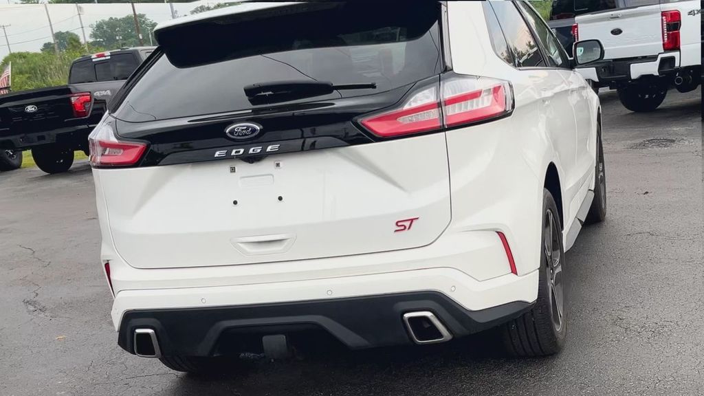 2021 Ford Edge ST photo 2