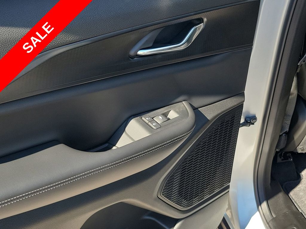 2025 Jeep Grand Cherokee Laredo Altitude photo 43