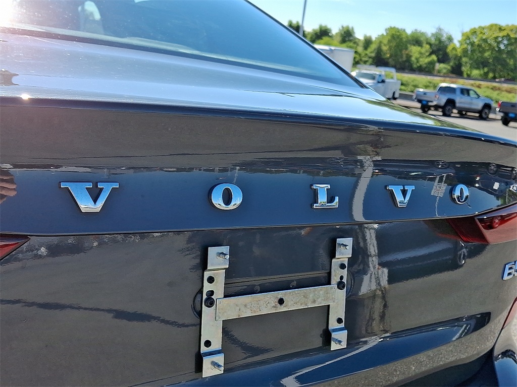 2025 Volvo S60 B5 Core photo 28