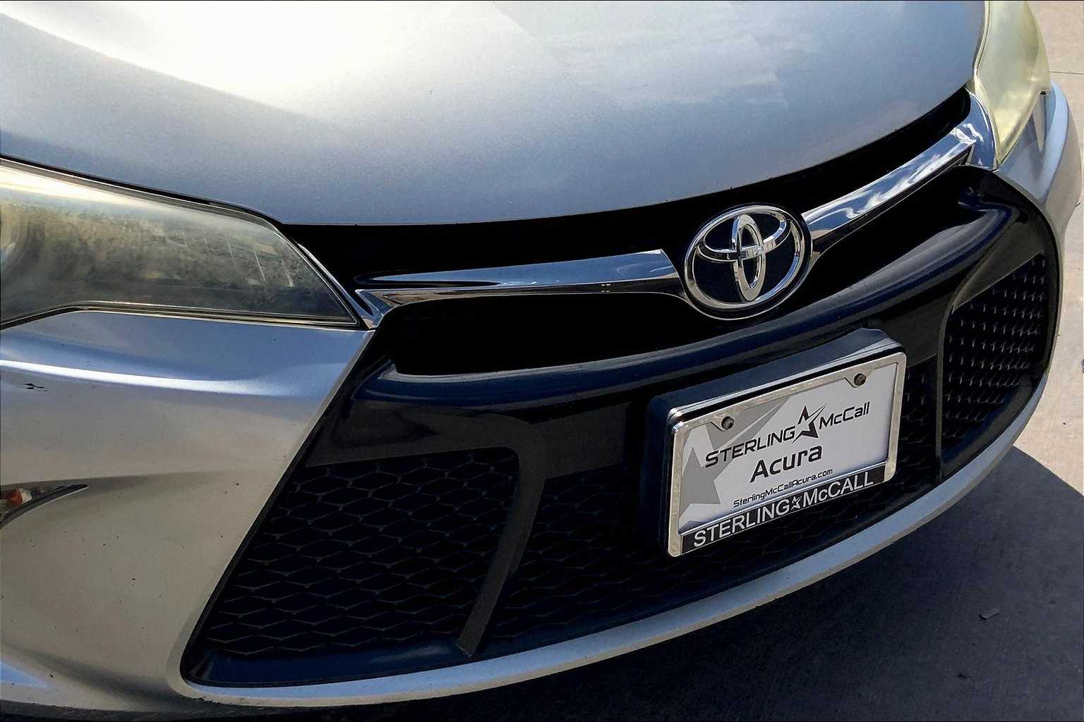 2017 Toyota Camry XSE photo 28