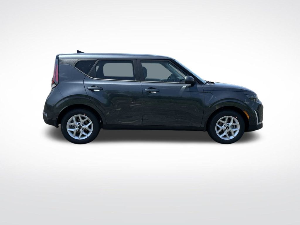 2025 Kia Soul S photo 3
