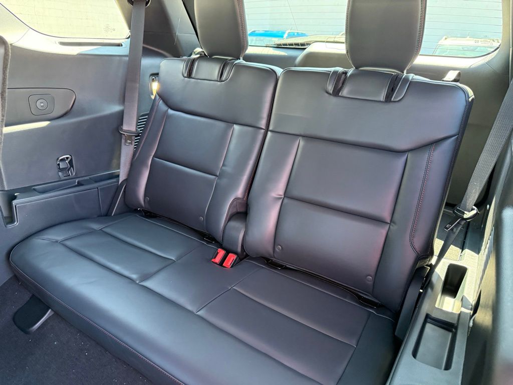 2025 Ford Explorer ST-Line photo 9