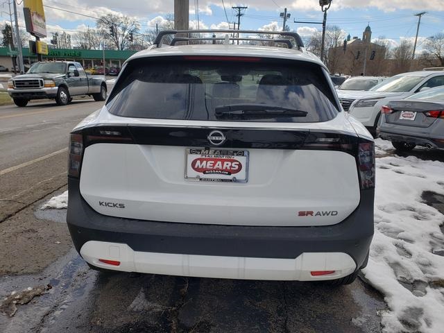 2025 Nissan Kicks SR photo 4