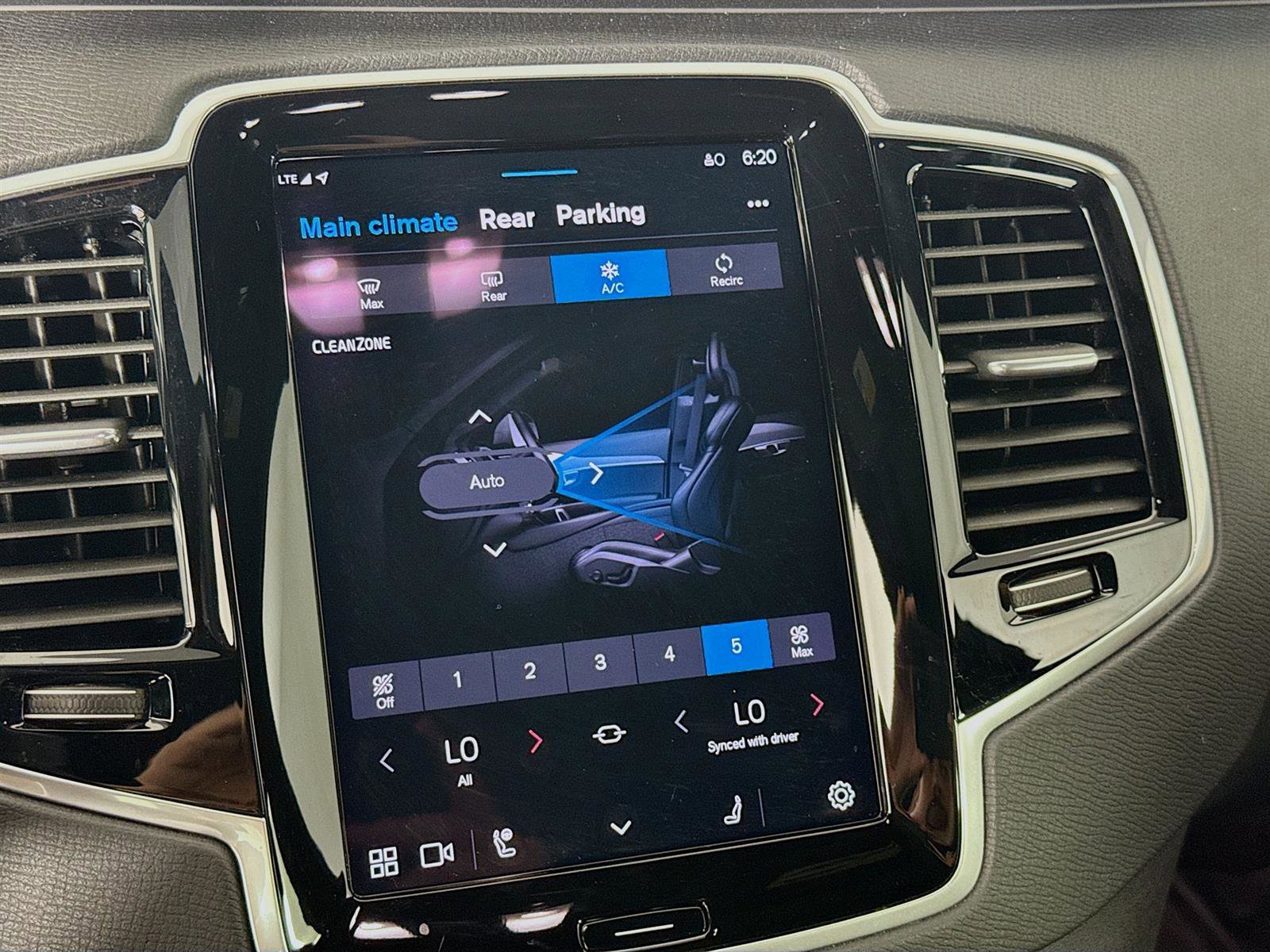 2024 Volvo XC90 B5 Plus photo 18