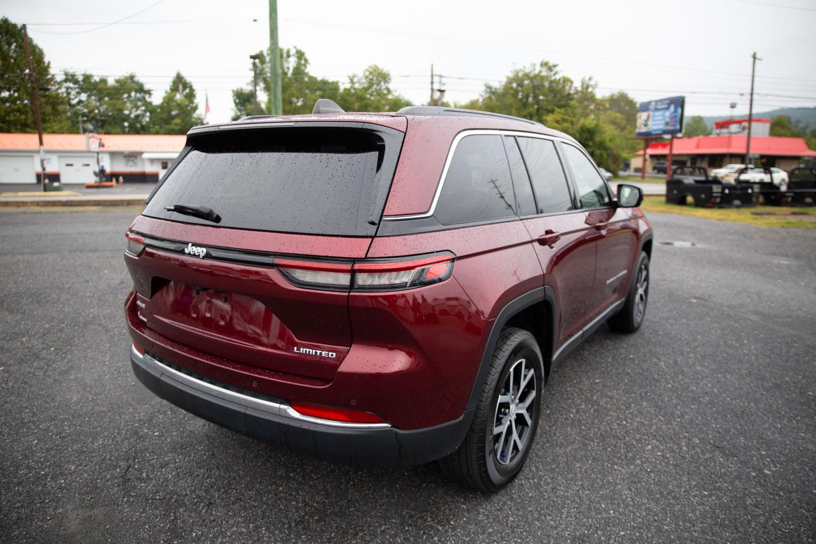 2024 Jeep Grand Cherokee Limited photo 3