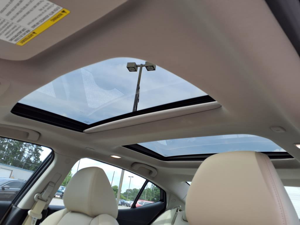 2023 Nissan Maxima Platinum photo 9