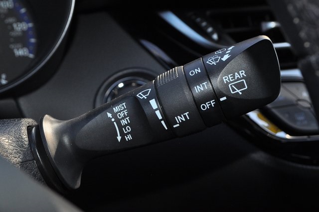 2018 Toyota C-HR XLE Premium photo 30