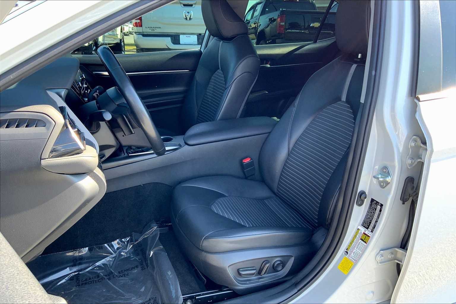 2022 Toyota Camry SE photo 7