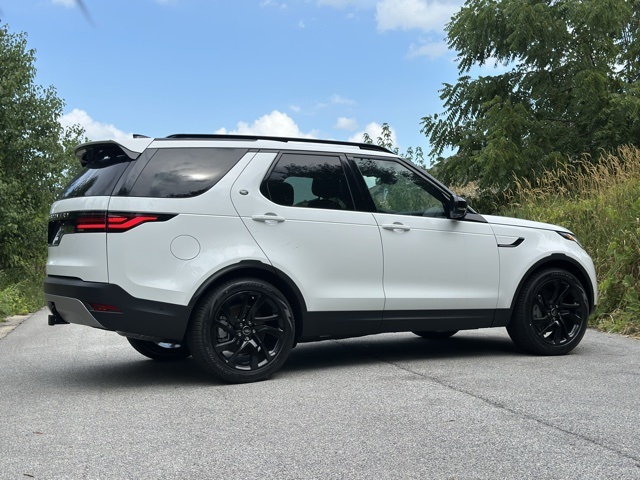2025 Land Rover Discovery S photo 5