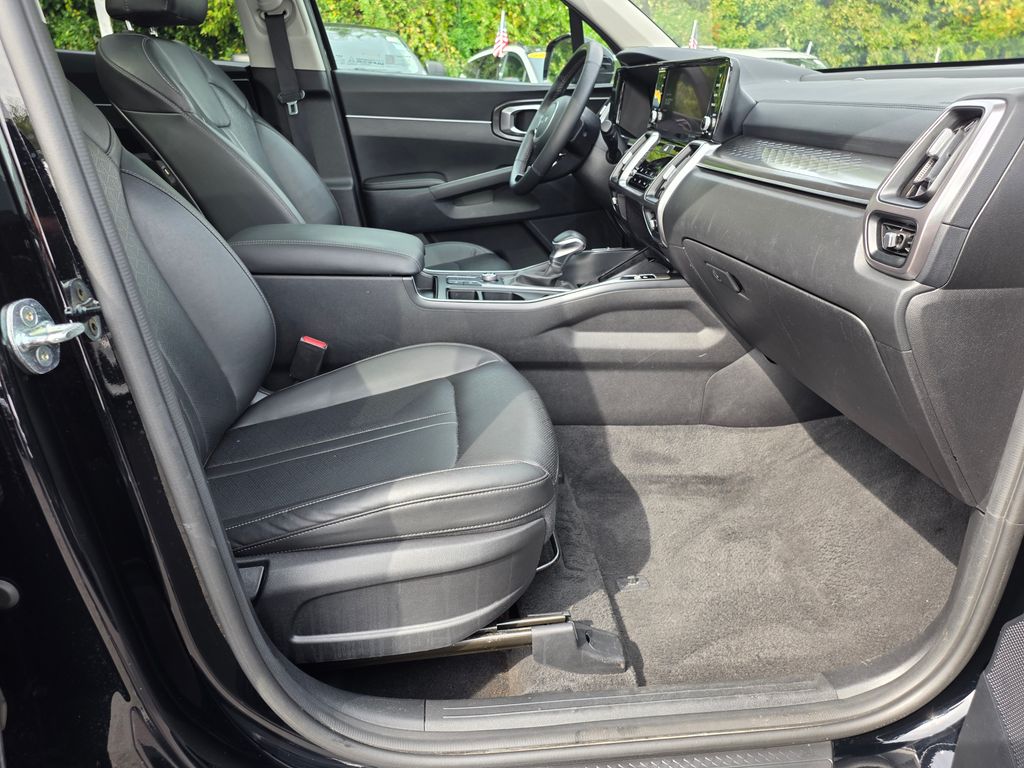 2023 Kia Sorento S photo 25
