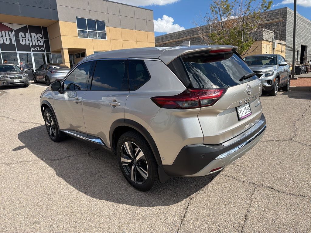 2023 Nissan Rogue Platinum photo 3