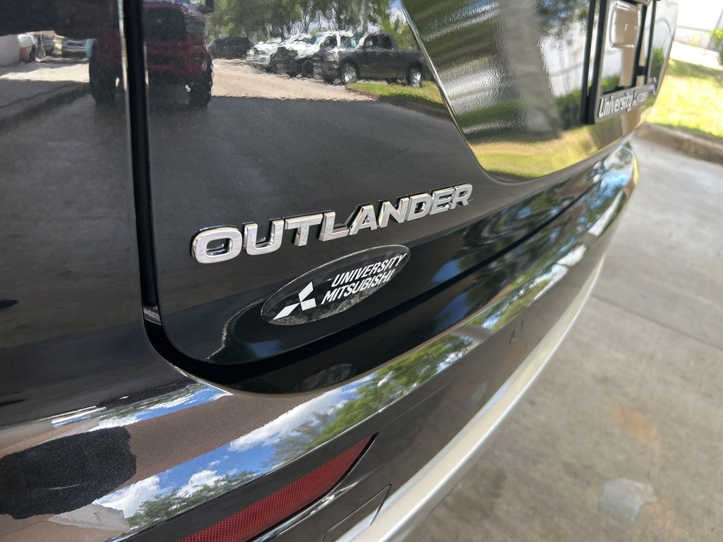 2025 Mitsubishi Outlander PHEV SEL Platinum photo 22