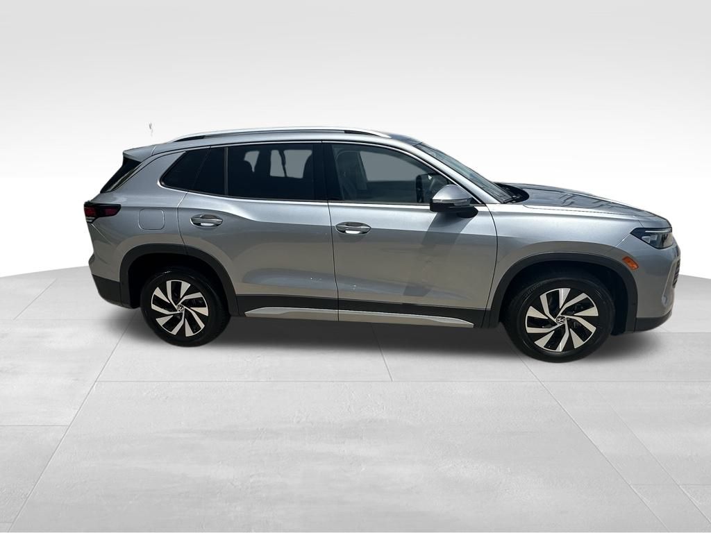 2025 Volkswagen Tiguan S photo 2