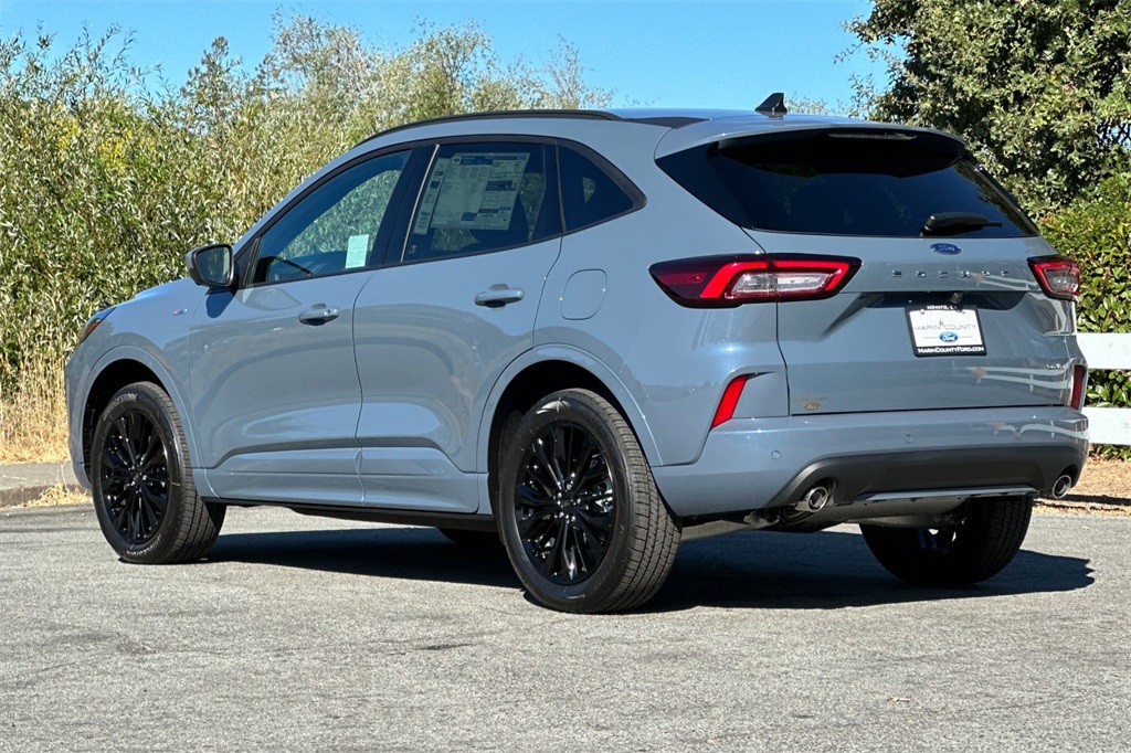 2025 Ford Escape ST-Line Elite photo 4