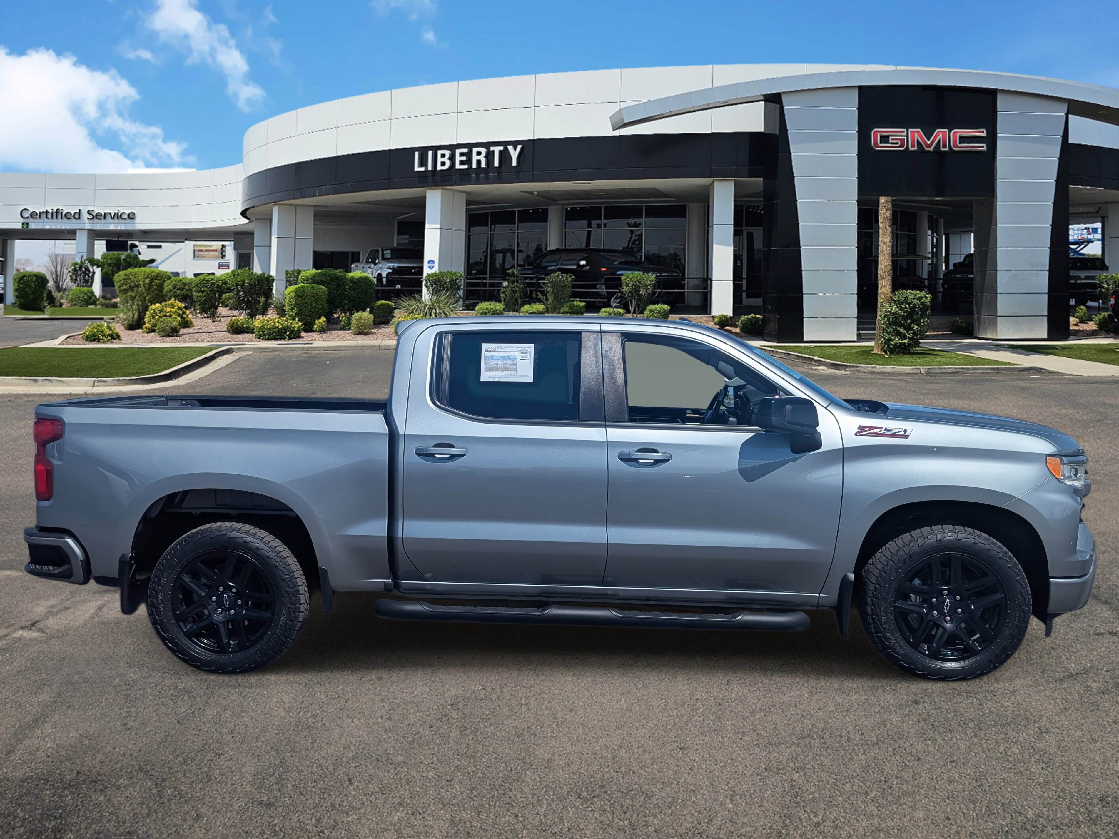 2023 Chevrolet Silverado 1500 RST photo 2