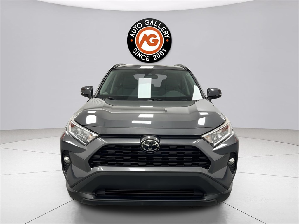 2019 Toyota RAV4 XLE photo 2