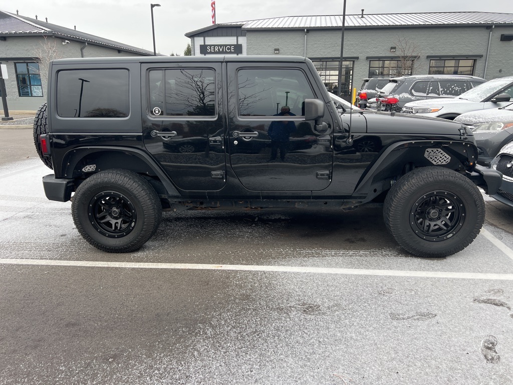 2016 Jeep Wrangler Unlimited Sahara photo 2